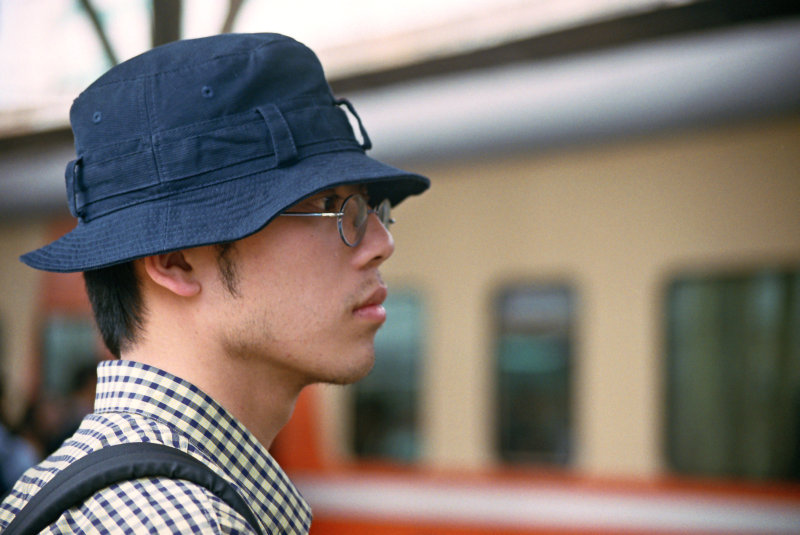 台灣鐵路旅遊攝影台中火車站月台旅客2002年之前攝影照片34